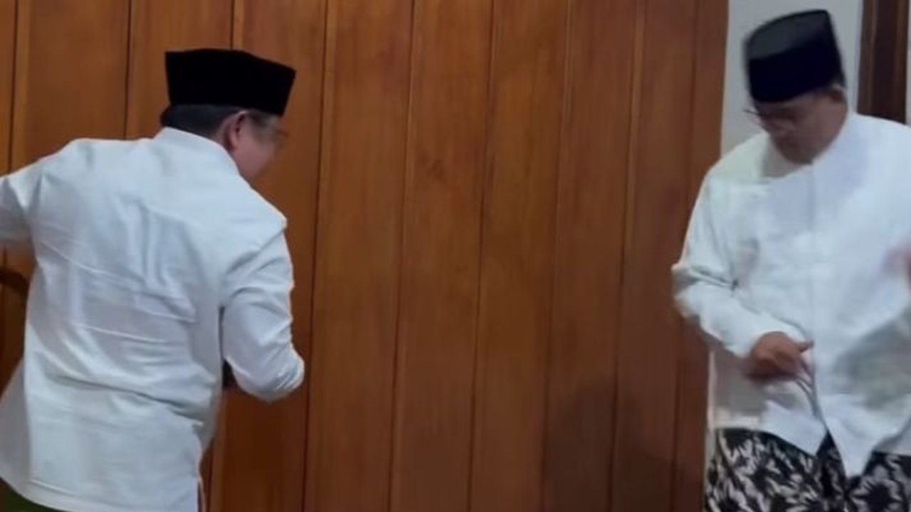 Momen Kocak Cak Imin Selepet Anies Pakai Sarung