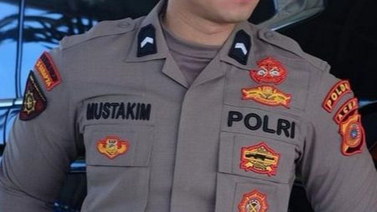 Gantengnya Briptu Mustakim dengan Seragam Polisi, Ketampanannya Bak Pangeran Negeri Dongeng