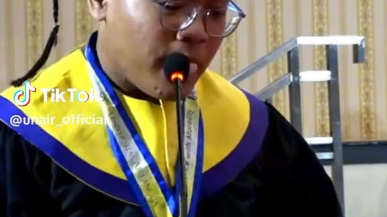 Viral Wisudawan Iseng Berpantun di Depan Rektor, Tak Terduga Malah Dapat Beasiswa S2 Sampai Lulus