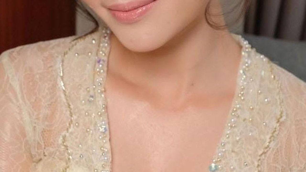 Cantik dan Anggun Febby Rastanty Berkebaya, Prilly Latuconsina 'Kaget Kirain Lamaran'