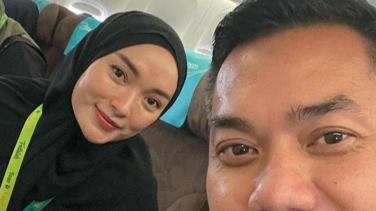 Potret Sirajuddin Ajak Zaskia Gotik dan Keluarga Umrah Di Tengah Kabar Bangkrut