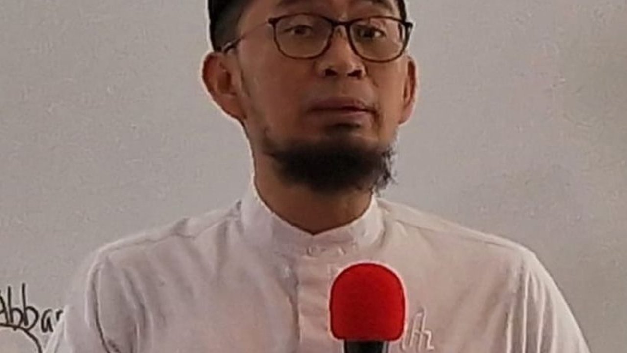 Momen Ustaz Adi Hidayat Setop Ceramah Hormati Ibadah Agama Hindu 'Puja Tri Sandya'