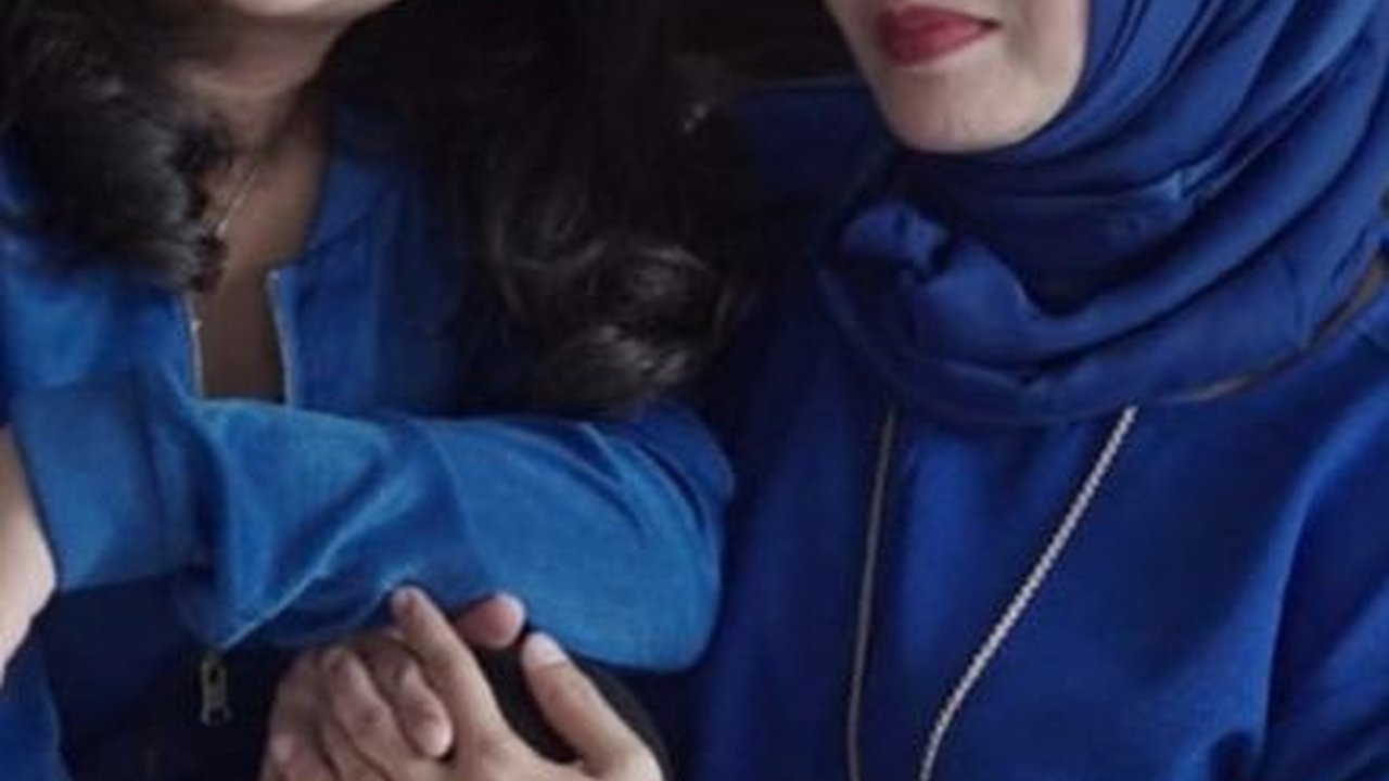 Potret Amel Carla dan Sang Ibu yang Wajahnya Awet Muda