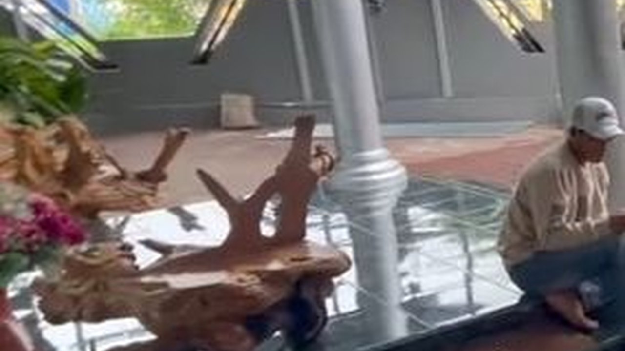 Jarang Tersorot, Potret Rumah Masa Kecil Dewi Perssik di Jember yang Luas dan Nyaman Banget