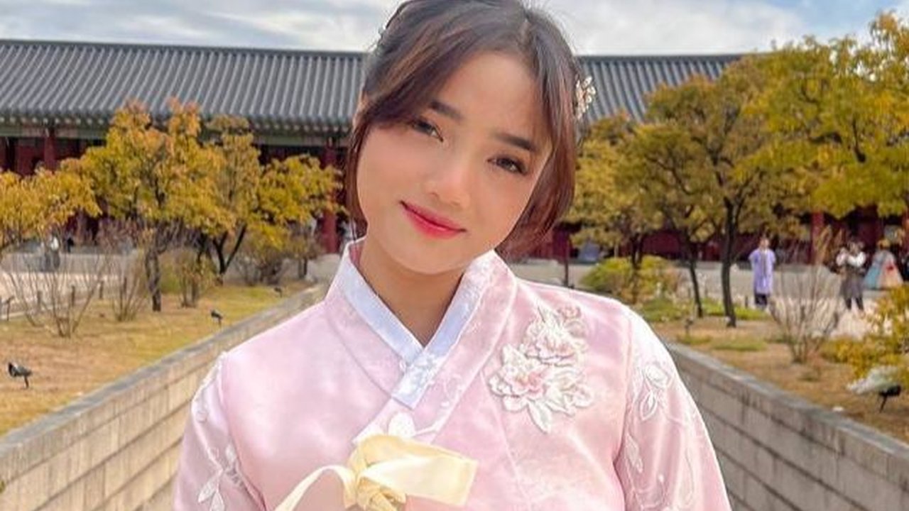 7 Potret Fuji Saat Asyik Liburan ke Korea, Dicibir Netizen karena Tak Ajak Gala