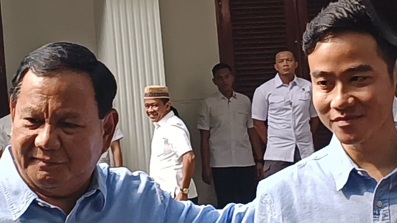 VIDEO: Jelang ke KPU Gibran & Prabowo Bertemu, Saling Cipika Cipiki Bernuansa 'Biru Sejuk'