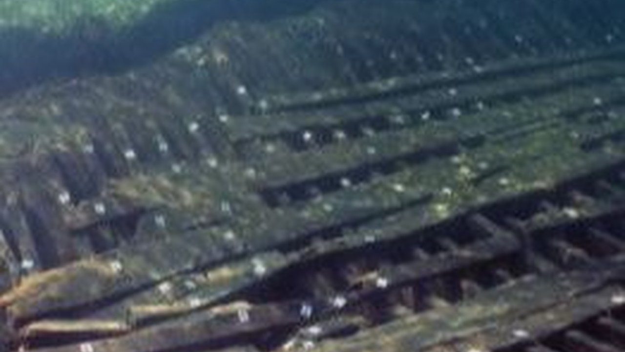 Bangkai Kapal Romawi Abad Keempat Diangkat dari Dasar Laut, Muatan Kargonya Masih Utuh