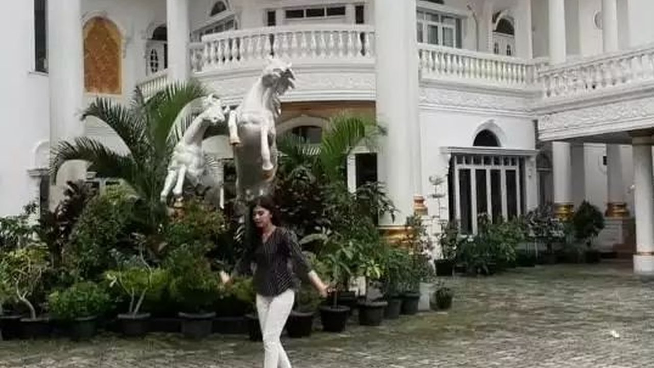 Masih Ingat Rumah Megah Ini? Dulu Tempat Tinggal 'INAYAH', Begini Potretnya Sekarang