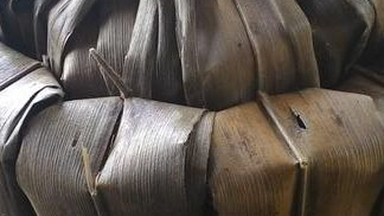 Dibungkus Pakai Daun Kering, Gulampo Jadi Camilan Manis Asal Tasikmalaya yang Tak Boleh Dilewatkan