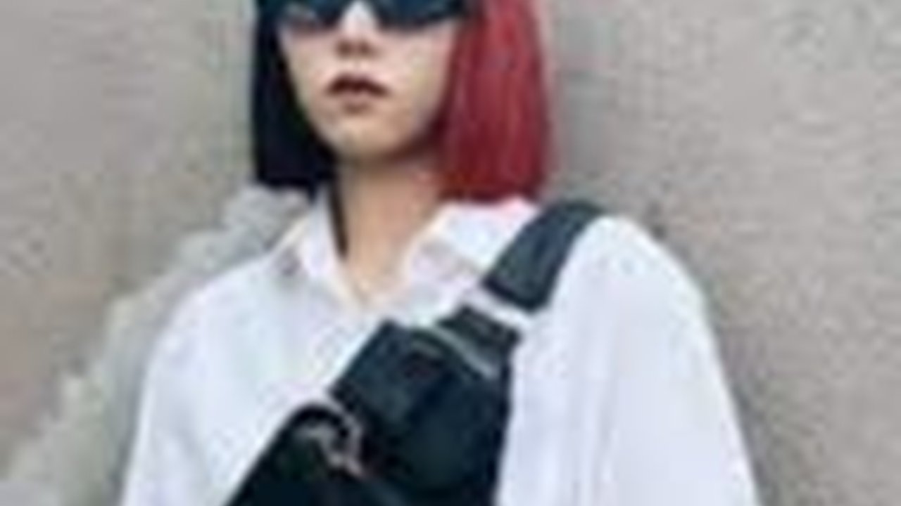 Transformasi Rambut Isyana Sarasvati, Doyan Gonta-Ganti Warna Mencolok