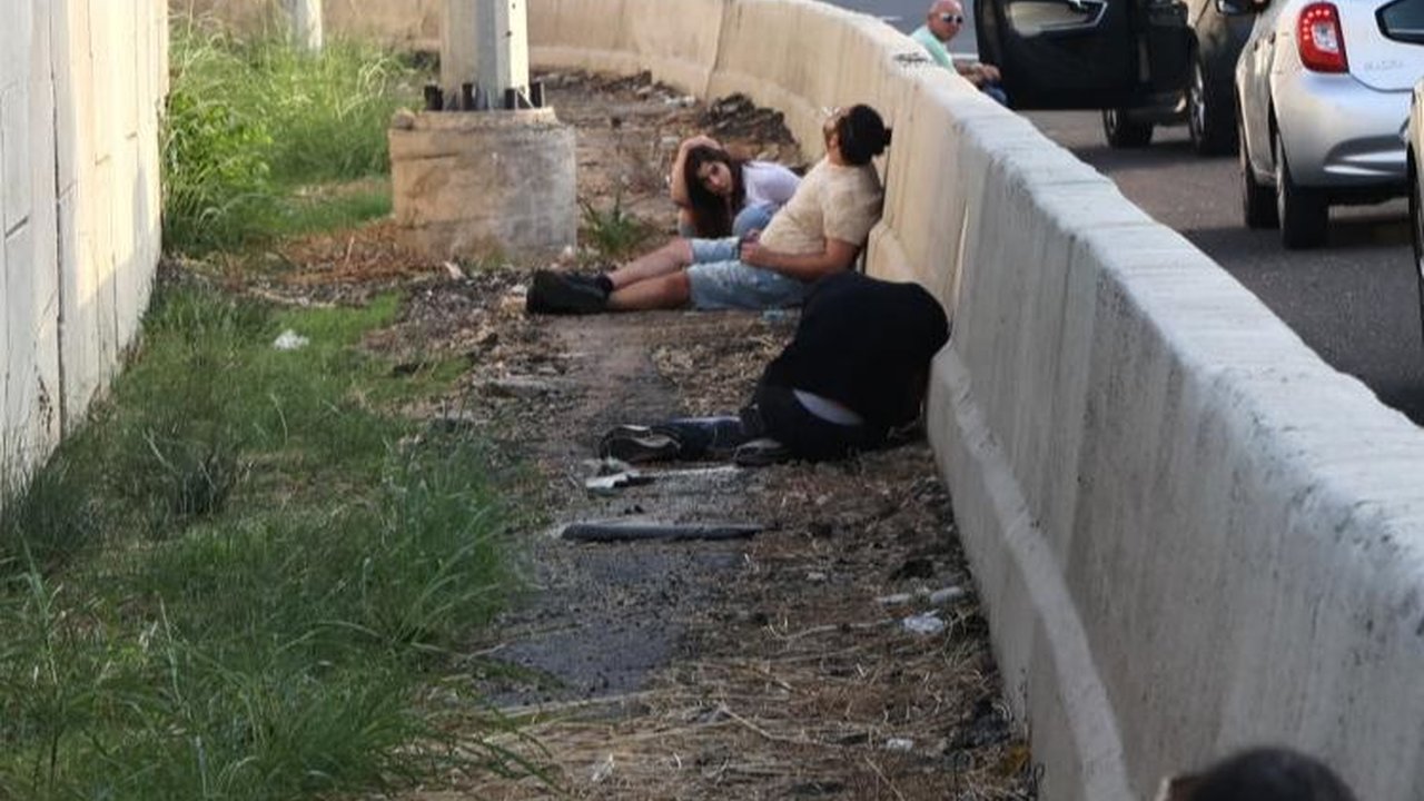 FOTO: Mencekam! Beginilah Ketakutan Warga Israel saat Roket Hamas Meluncur dari Jalur Gaza ke Tel Aviv