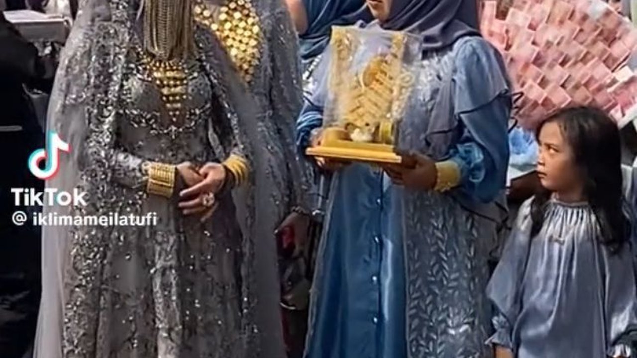 Viral Rombongan Keluarga Bawa Seserahan Nikah dengan Pakaian Heboh, Warganet: Pengantinnya yang Mana?