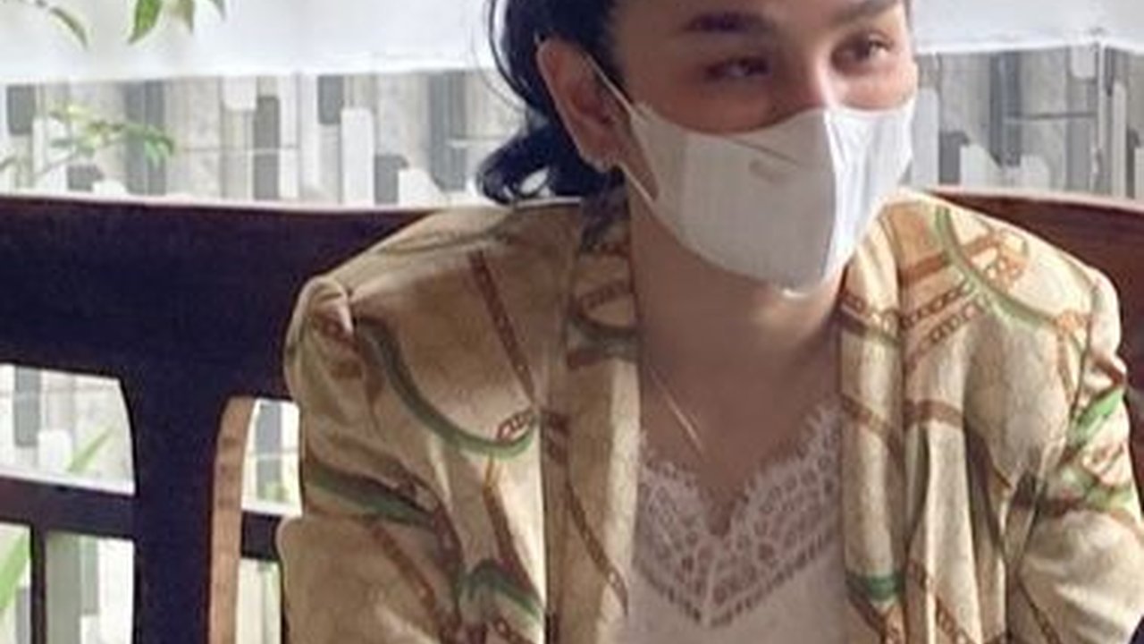 Ngaku Trauma Pacaran, 8 Foto Hana Hanifah Siap Jadi Janda dan Mulai Mempercantik Diri