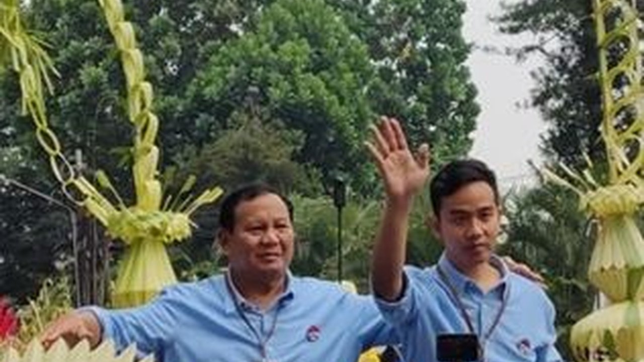 VIDEO: Prabowo Gibran Daftar KPU di Hari Sakral Pemilu, Turun Hujan di Jakarta