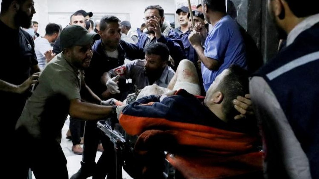 Dokter di RS Indonesia di Gaza Menangis Dengar Kabar Keluarganya Tewas Dibom Israel