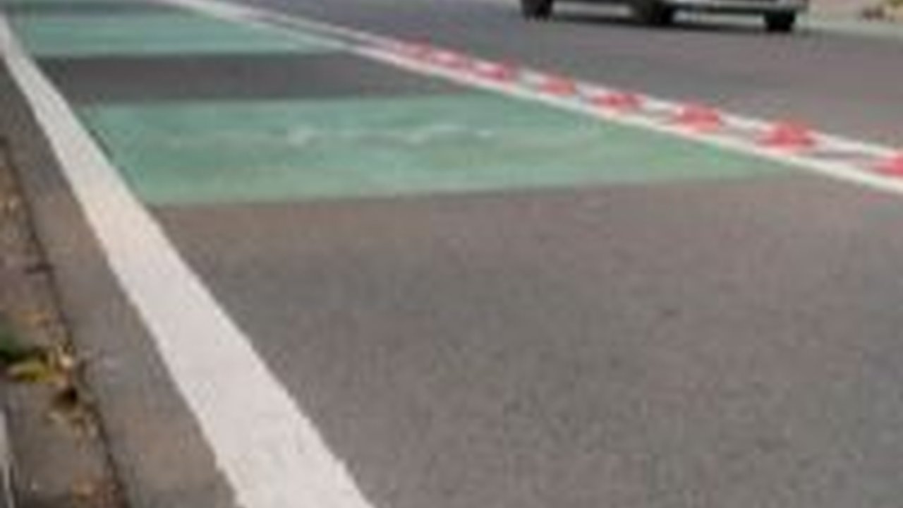 Dishub Jakarta Ganti Stick Cone di Jalur Sepeda dengan Mata Kucing, Begini Alasannya