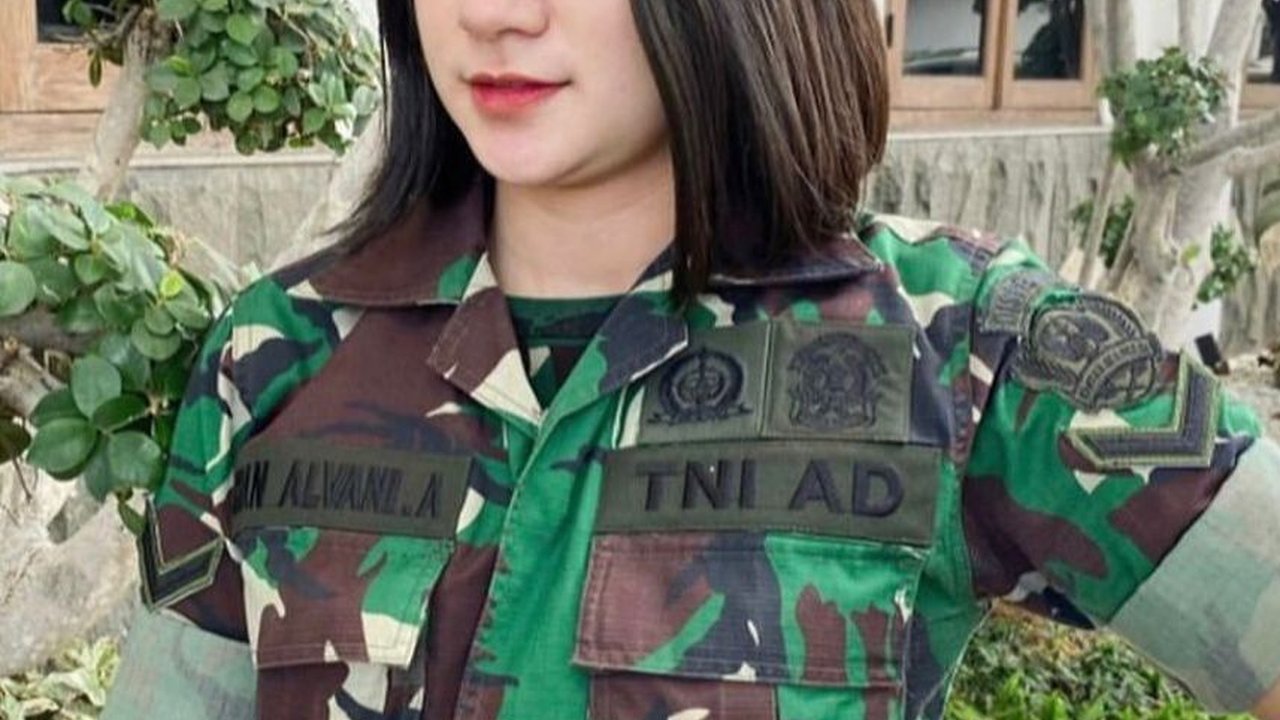 Potret Cantik Jihan Alvani dengan Seragam Loreng Bikin Klepek-Klepek