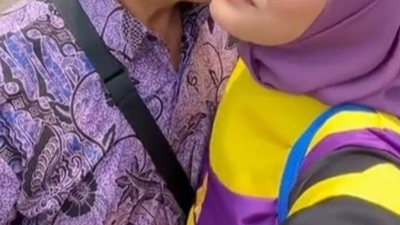 Momen Haru Wisuda Cuma Ditemani Ayah dan Suami, Kondisi Berubah Setelah Ibunya Meninggal