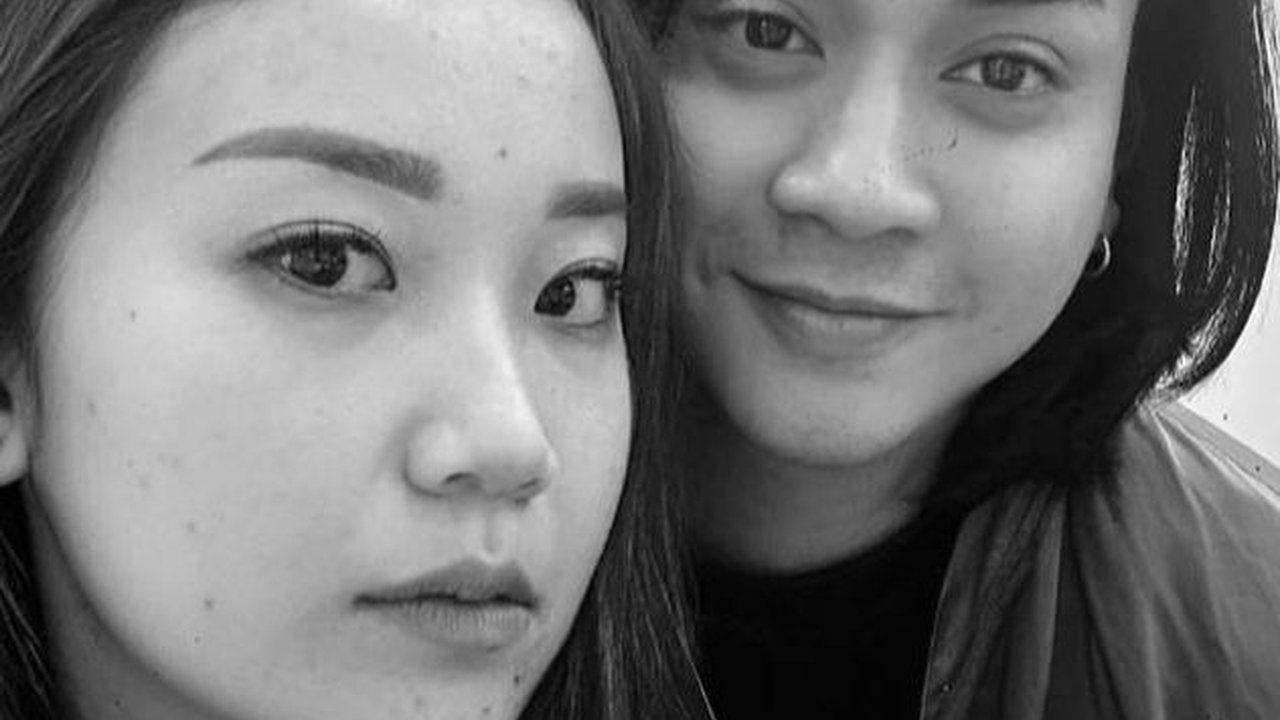 Tetap Harmonis Meski 12 Tahun Belum Dikaruniai Momongan, Berikut Potret Dimas Andrean dan Istri yang Kini Makin Mesra