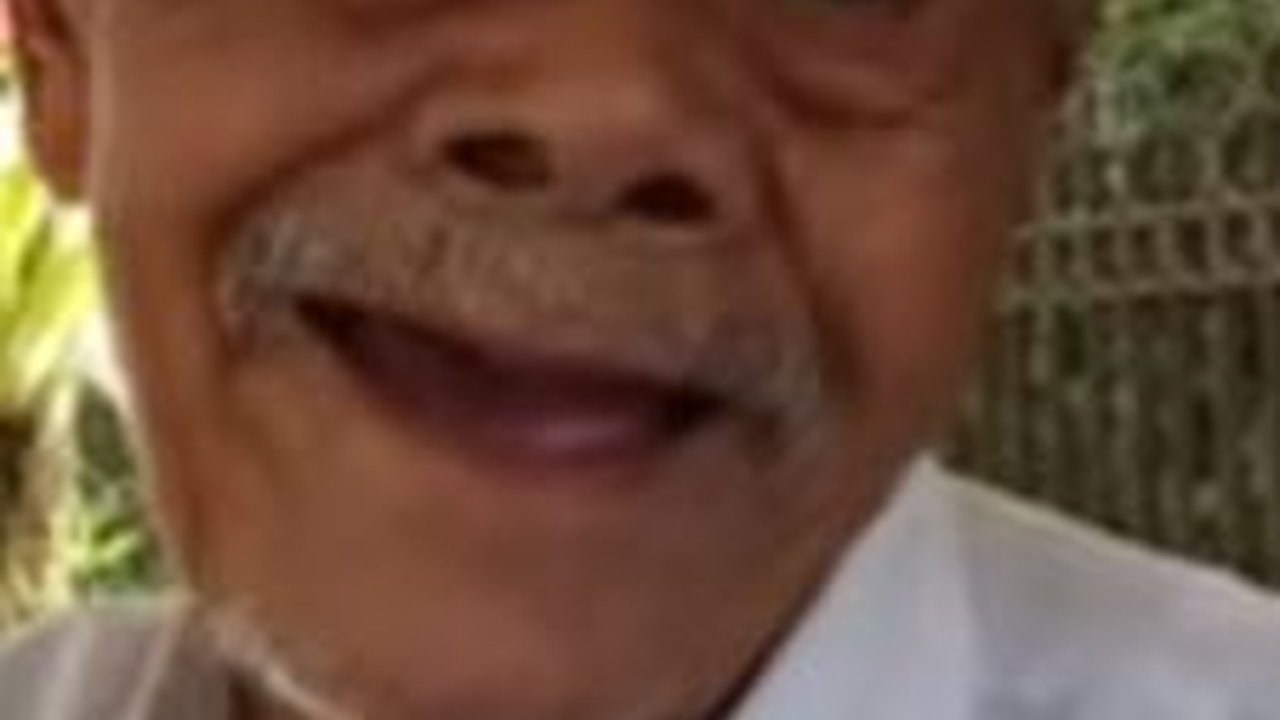 Usia Hampir 100 Tahun dan Menikah 3 Kali Tetap Semangat, Kakek Ini Jualan Lumpiah 'Alhamdulillah Sehat'