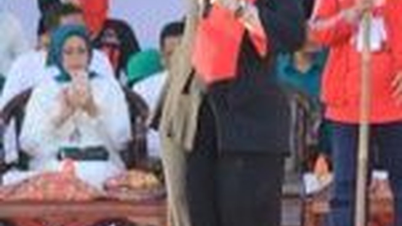 Video Lawas Megawati Soekarnoputri di Kampanye PDIP Tahun 2004, Lincah & Sumringah Joget Bareng Kader
