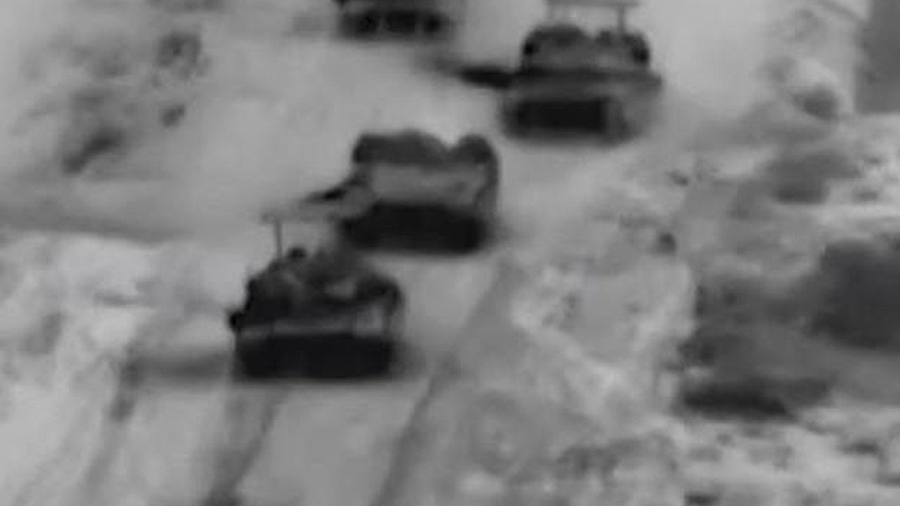 FOTO: Penampakan Tank Israel Malam-Malam Terobos Jalur Gaza