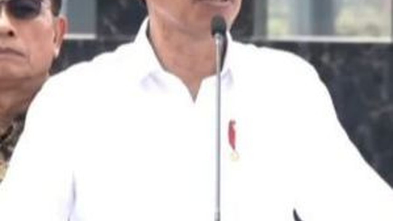 TOP NEWS: Gregetan Hakim MKMK Jimly Bahas Batas Usia | Jokowi Minta 3 Periode ke PDIP?
