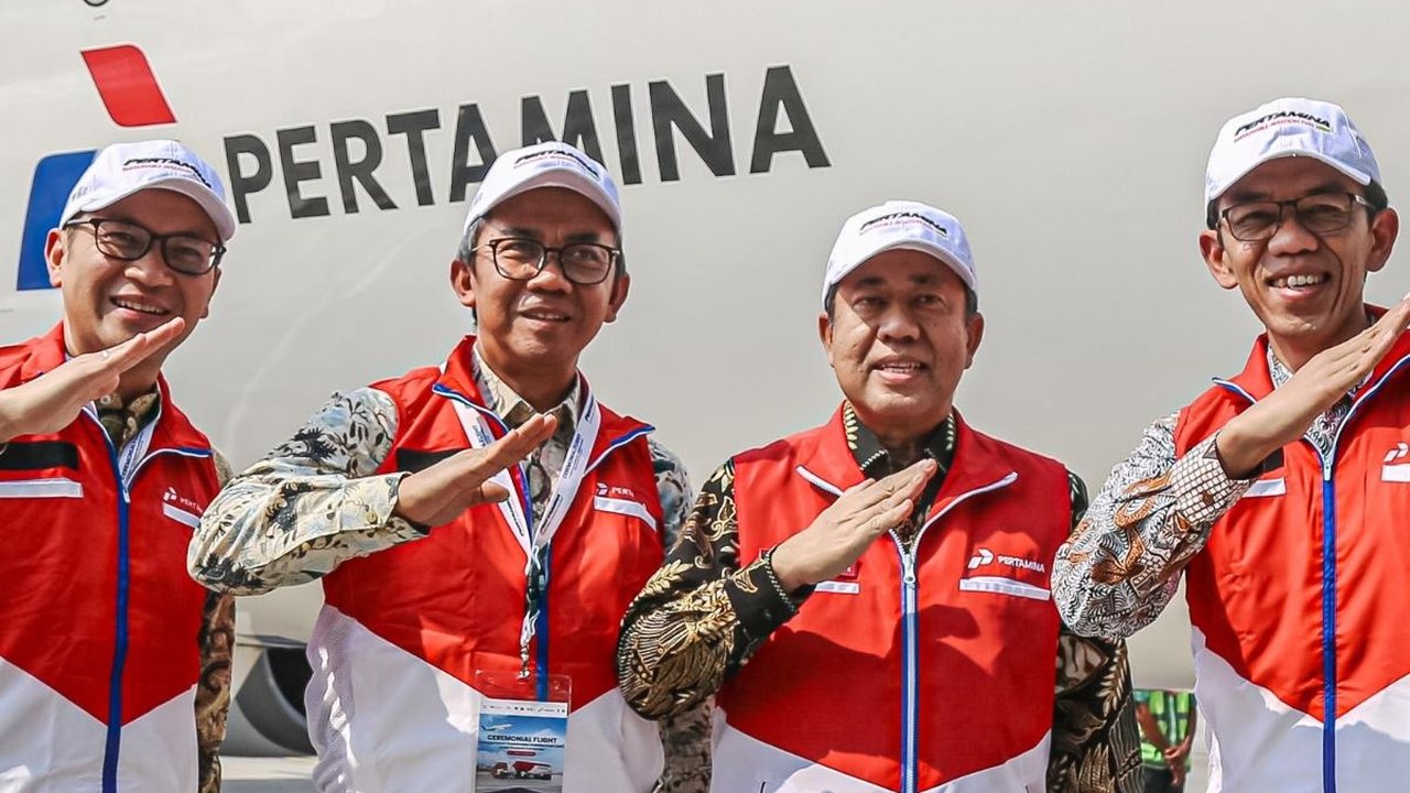 Pertamina Patra Niaga Lakukan Pengisian Perdana Sustainable Aviation Fuel Bagi Penerbangan Komersil