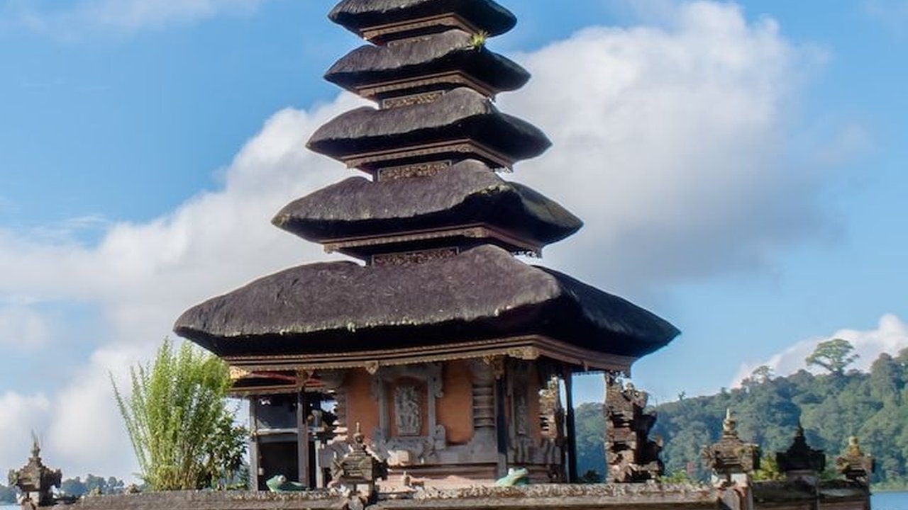 Dari yang Paling Dekat Bandara sampai Terjauh, Berikut 7 Pura di Bali yang Wajib Dikunjungi!