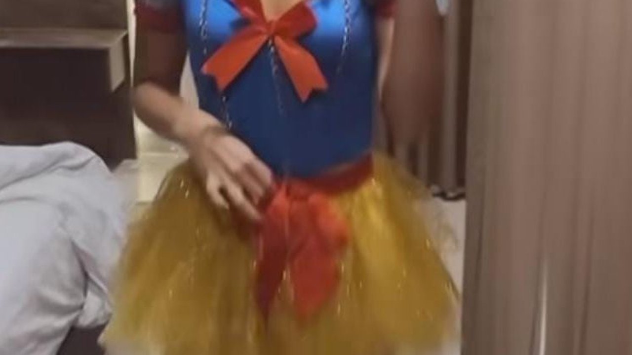 Potret Kece Nia Ramadhani jadi Snow White, Netizen 'Enggak Capek Ya Cantik Terus'