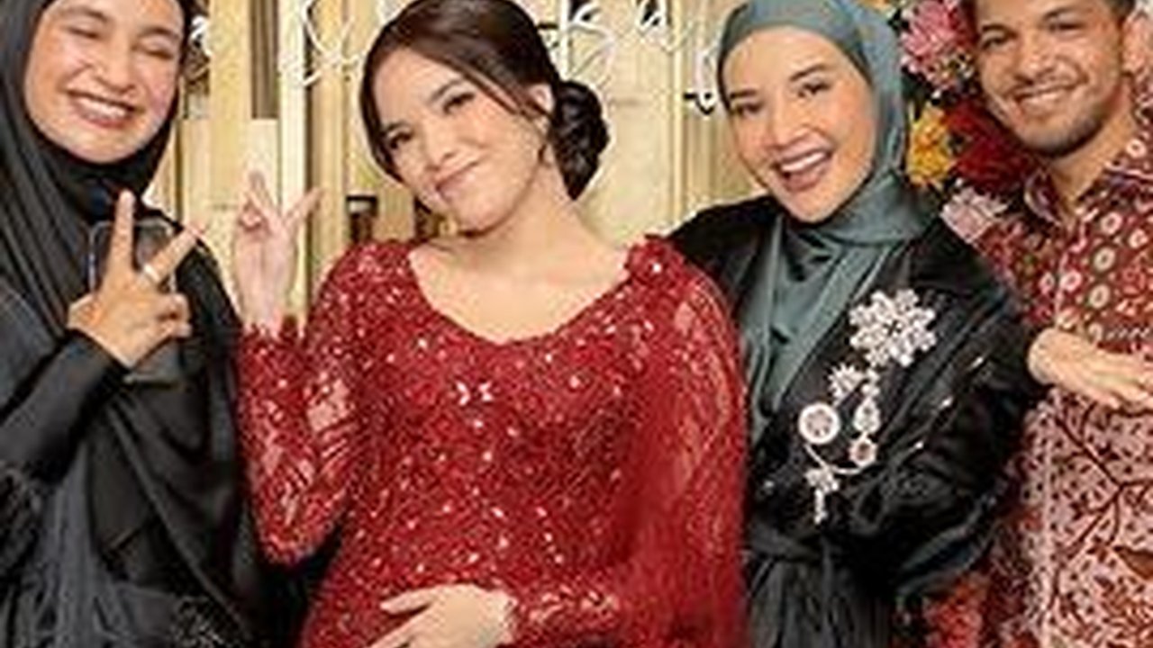 Potret Lamaran Adik Zaskia dan Shireen Sungkar, Sang Kakak Cantik Mempesona