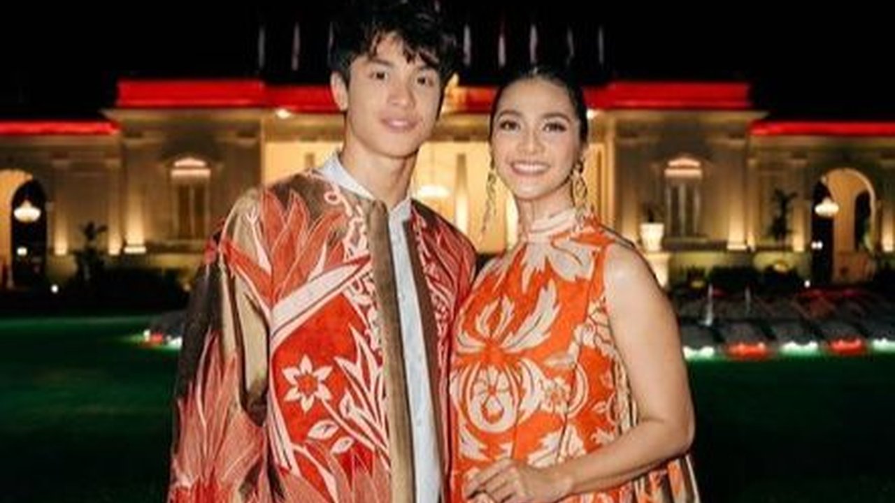 Blasteran Belanda, 8 Foto Tampan Eddy Meijer Saat Pakai Batik di Istana Negara