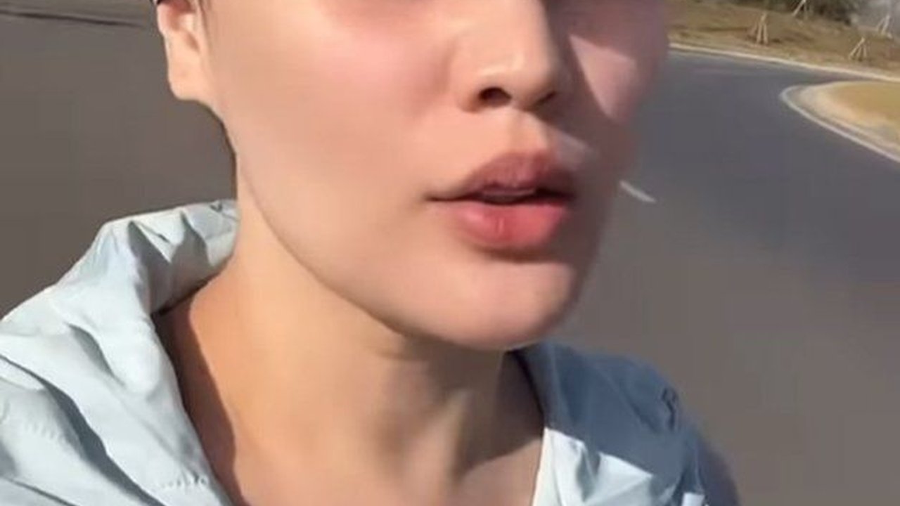 Disebut Cantik Kayak Old Money, Ini Potret Terbaru Jennifer Dunn dengan Alis Naturalnya
