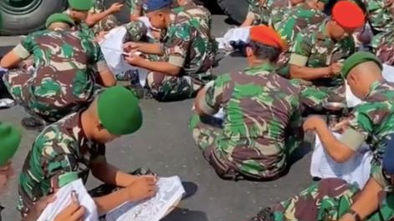 Pecahkan Rekor Muri saat Hari Batik, 1.000 Prajurit TNI Kompak Membatik di Tugu Jogja