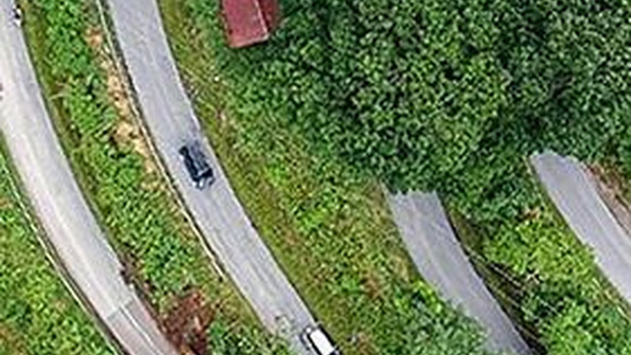 Potret Jalanan Paling Ekstrem di Indonesia dengan Sudut 45 Derajat, Ketahui Sejarahnya