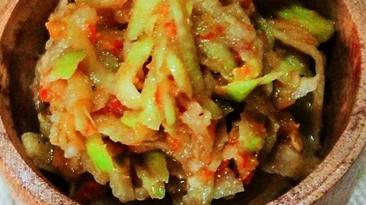 Resep Sambal Mangga Muda Pelengkap Bebek Sinjay