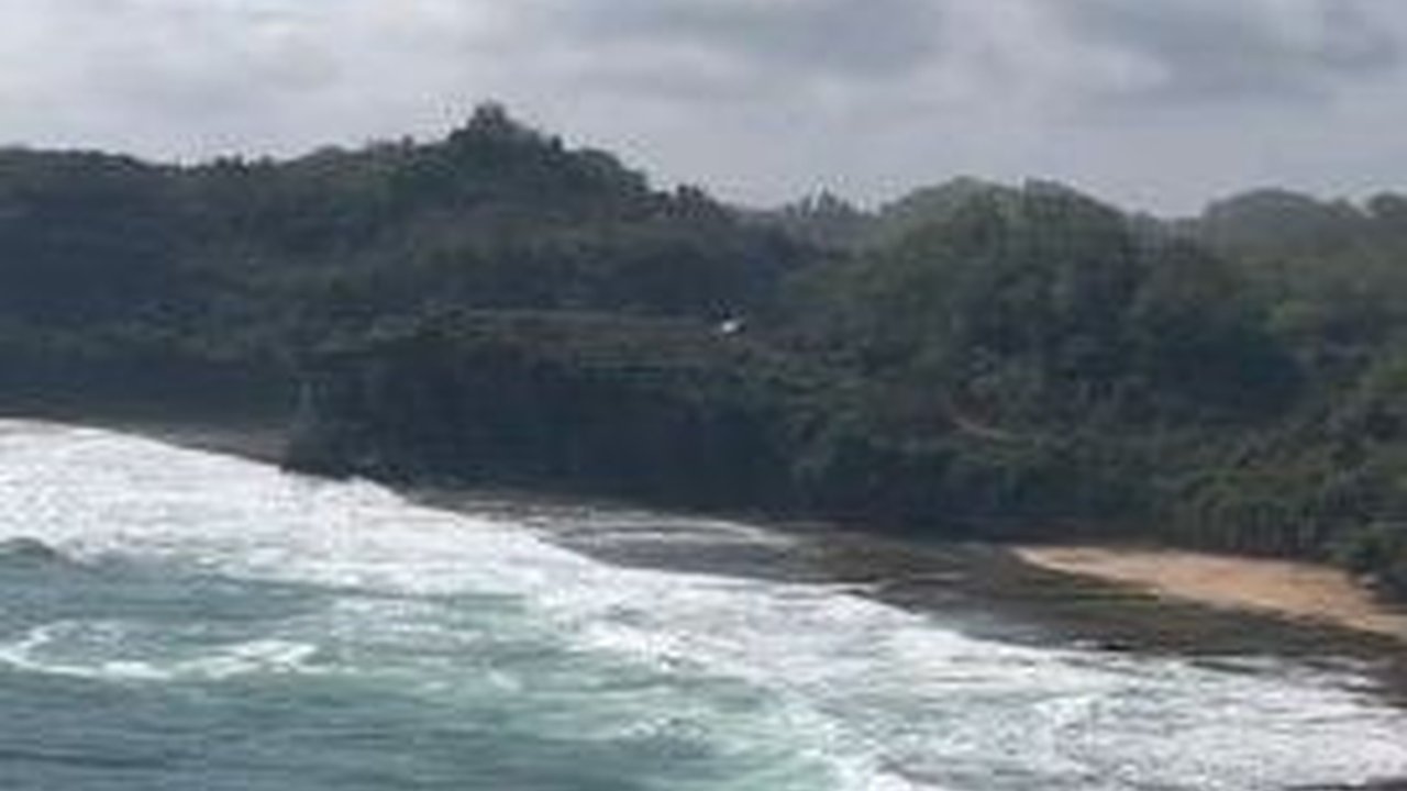 Letaknya Tersembunyi, Ini Pesona Pantai Widodaren Hidden Gem yang Sedang Viral di Gunungkidul