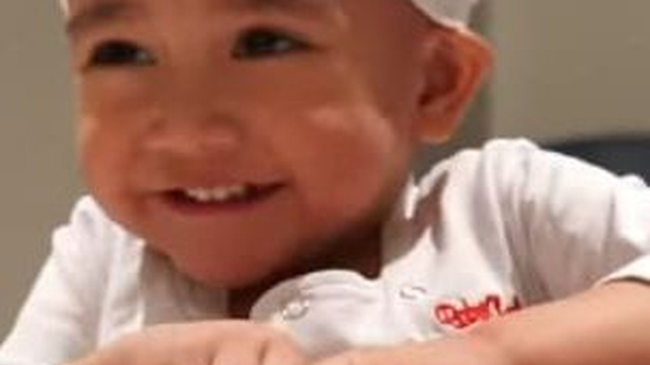 Sederet Ekspresi Lucu nan Menggemaskan Rayyanza saat Peras Jeruk, Senyum Sampai Manyun