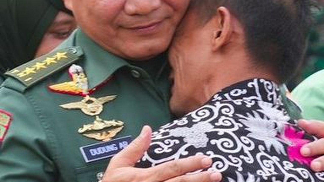 Melepas Jenderal Dudung Abdurachman dengan Penuh Air Mata, Ada Momen Sang Bintang 4 Sujud Syukur
