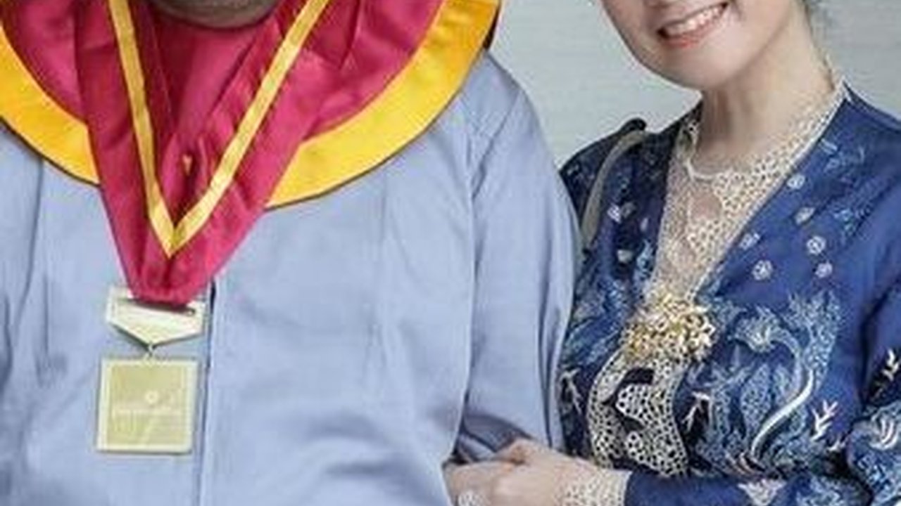 Kini Resmi Menyandang Gelar Magister Ilmu Komunikasi, 8 Potret Wisuda Adik Annisa Pohan, - Outfit AHY Ramai Disorot