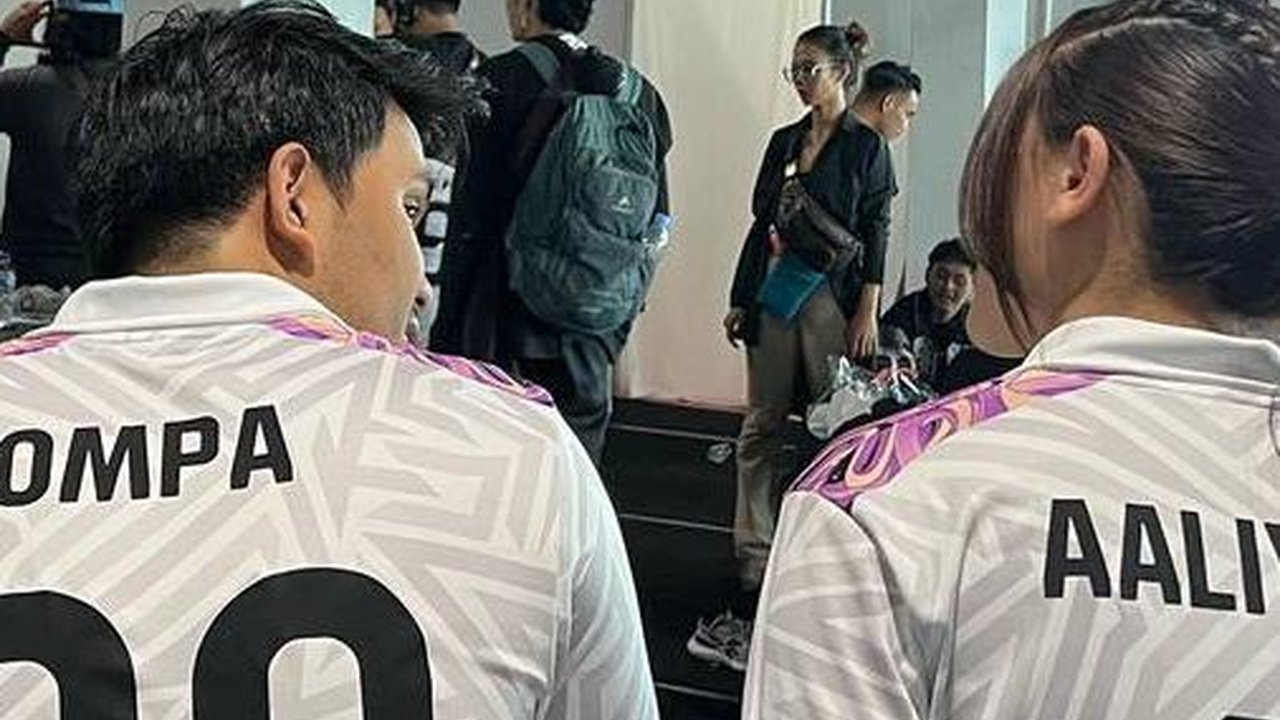 8 Potret Mesra Thariq dan Aaliya Masaid di Restoran, Netizen: Katanya Ta'aruf?