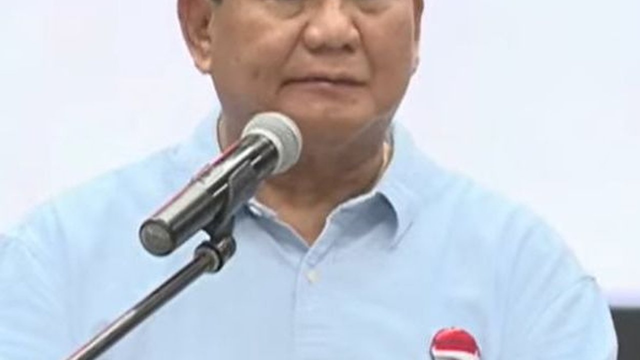 VIDEO: Prabowo Beri Jempol, Ganjar & Anies Full Senyum Makan Bareng Jokowi di Istana