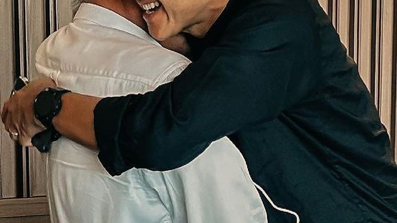 VIDEO: Ganjar Candai Prabowo Usai Bertemu Jokowi, Tidak Makan Nasi Tapi Lontong