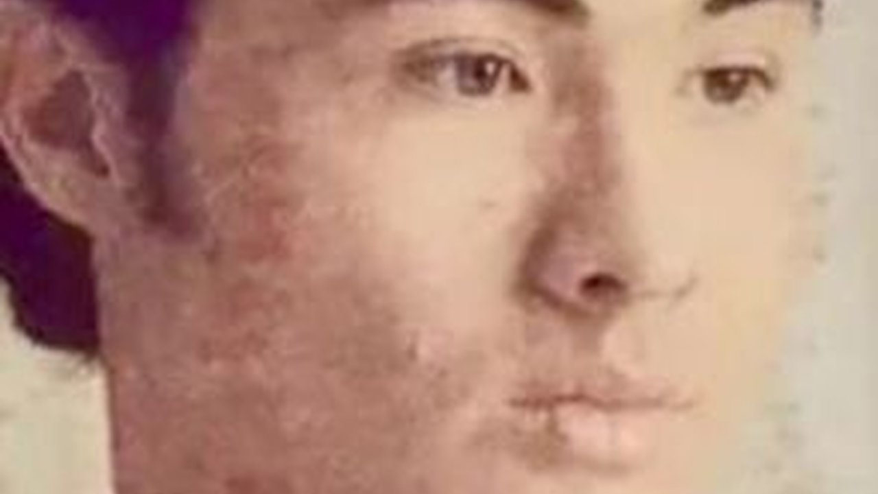 Ganteng! Intip Deretan Foto Lawas Surya Saputra, Penampilannya Bikin Heboh Netizen