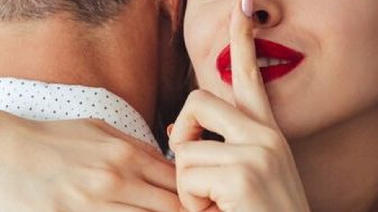Bolehkah Istri Puaskan Suami dengan Oral Seks? Simak Penjelasan Buya Yahya
