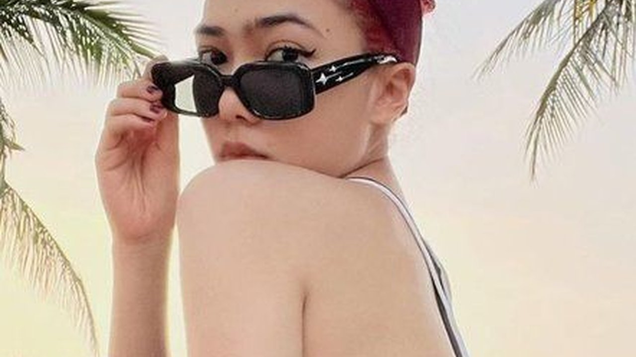 Berlibur bersama suaminya, Ini Deretan Potret Isyana Sarasvati Memperlihatkan Tato di Dadanya, Yang Berhasil Menarik Perhatian Netizen