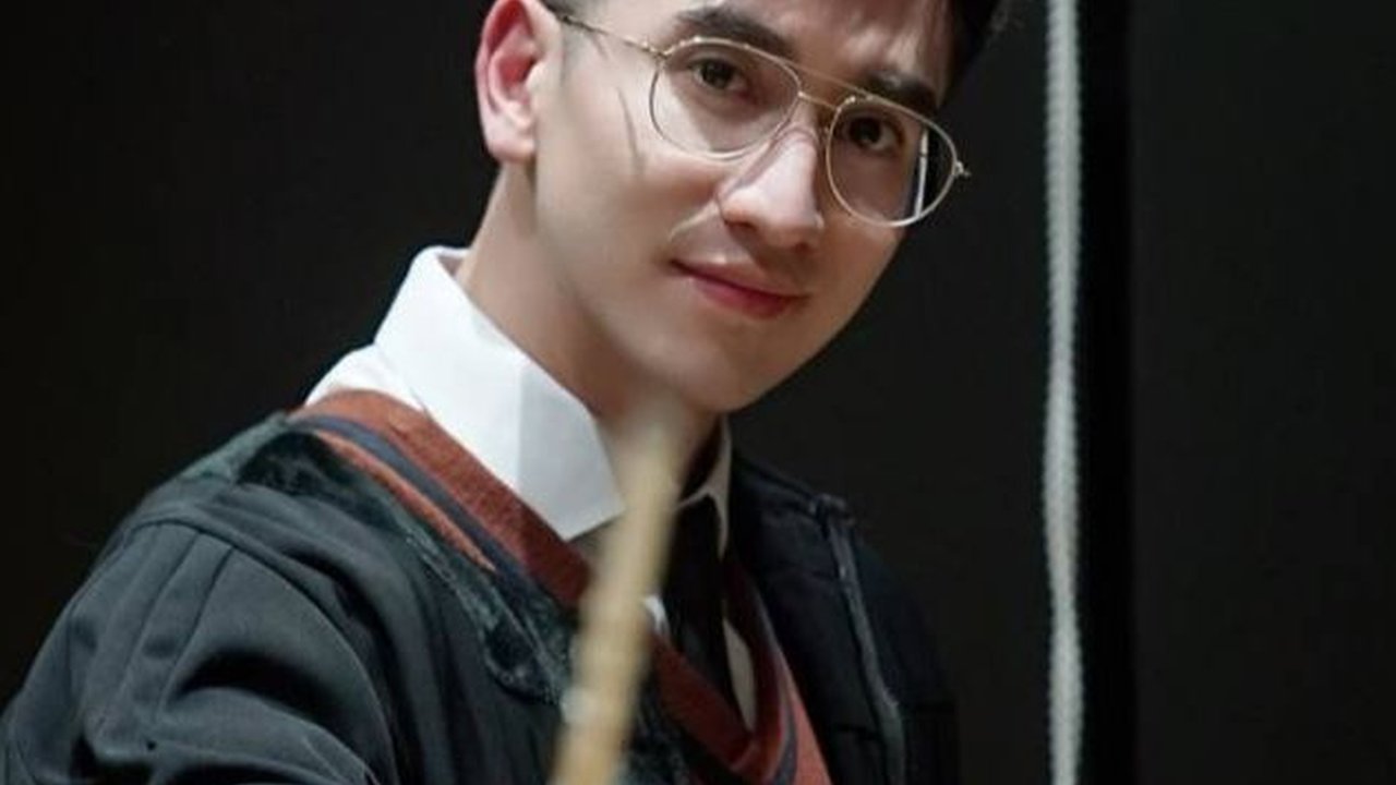 Penyihir Tampan, 8 Foto Verrell Bramasta Menjelma Jadi Harry Potter Saat Rayakan Halloween