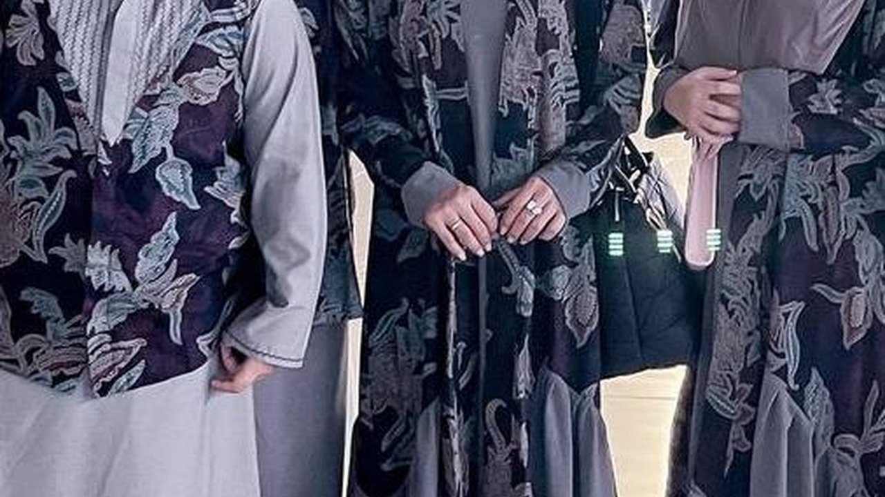 Krisdayanti Boyong Keluarga Untuk Ibadah Umrah, Kecantikan Amora Menarik Perhatian