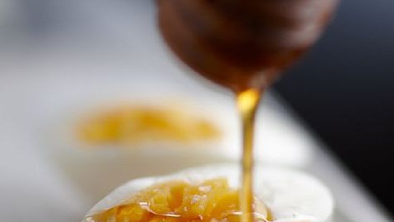 Waktu yang Tepat Minum Madu dan Telur, Ketahui Manfaatnya