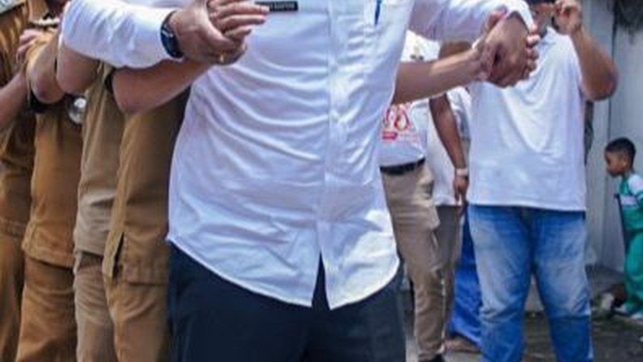 Respons PDIP Soal Bobby Galau Dukung Gibran atau Ganjar